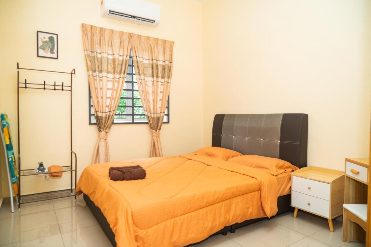 Adorable 3-Bedroom Home With Pool, Wi-Fi And Bbq Rembau Exterior foto