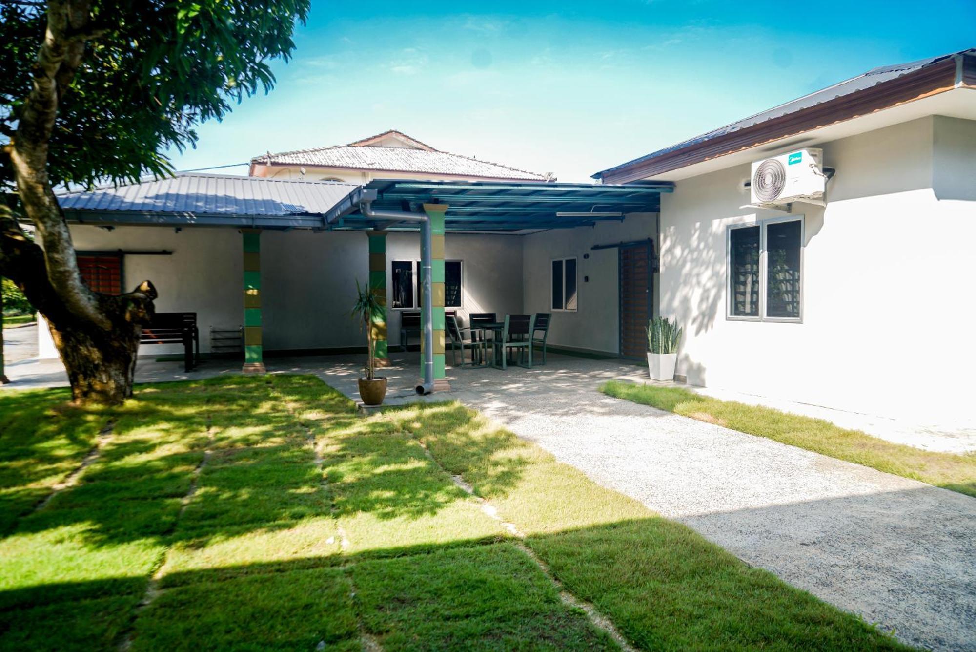 Adorable 3-Bedroom Home With Pool, Wi-Fi And Bbq Rembau Exterior foto